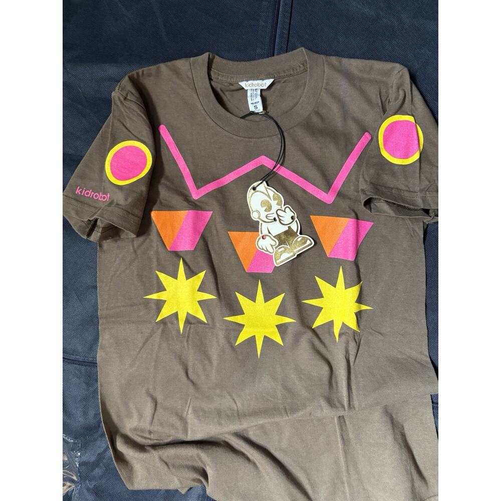 Vintage KidRobot Baby Tee T-shirt Womens Size Small KTR Medala Graphic artsy
